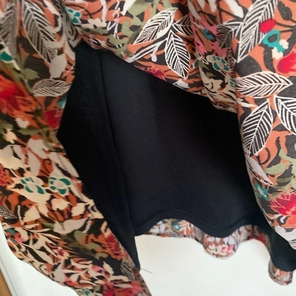 C.J Banks w22 side zip skirt floral